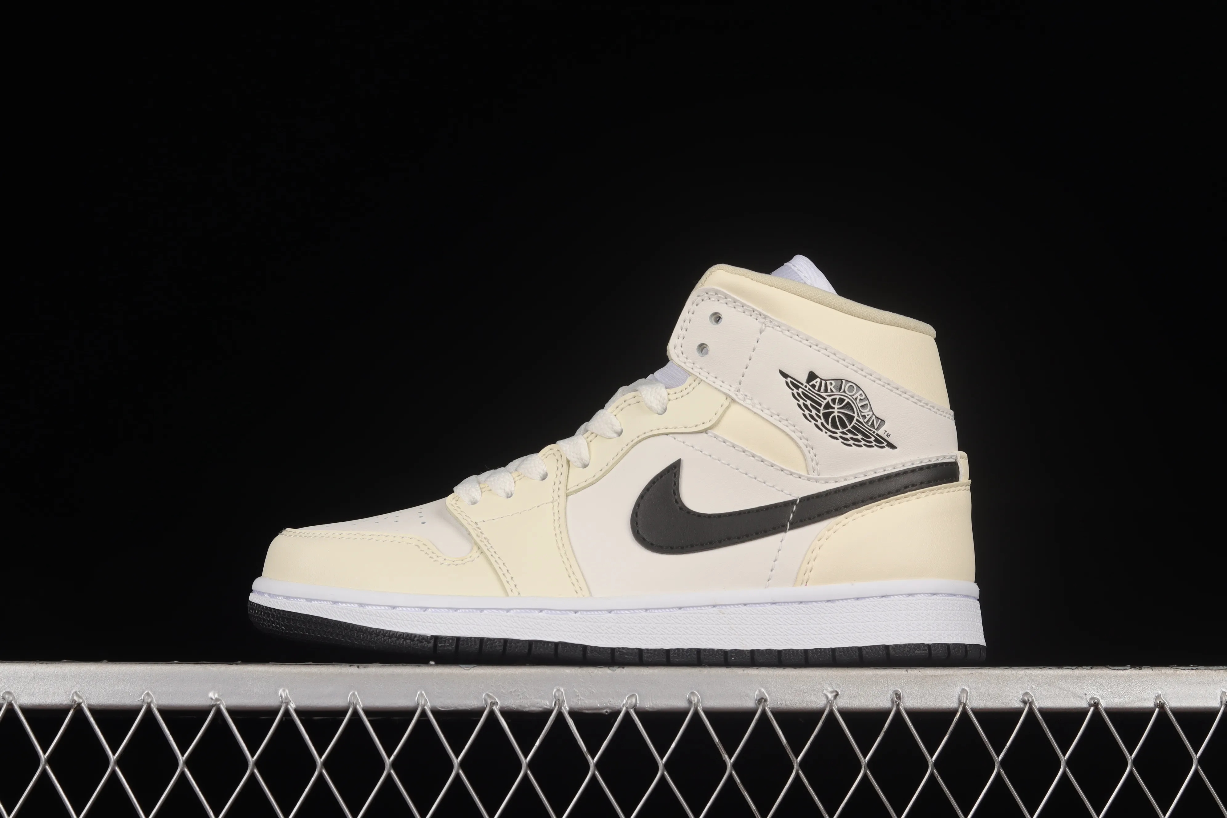 All categories Air Jordan Jordan series basketball shoes Air Jordan 1 Mid G version pure original Air Jordan 1 Mid AJ1 Joe 1 milk white coconut milk China basketball shoes BQ6472-121
